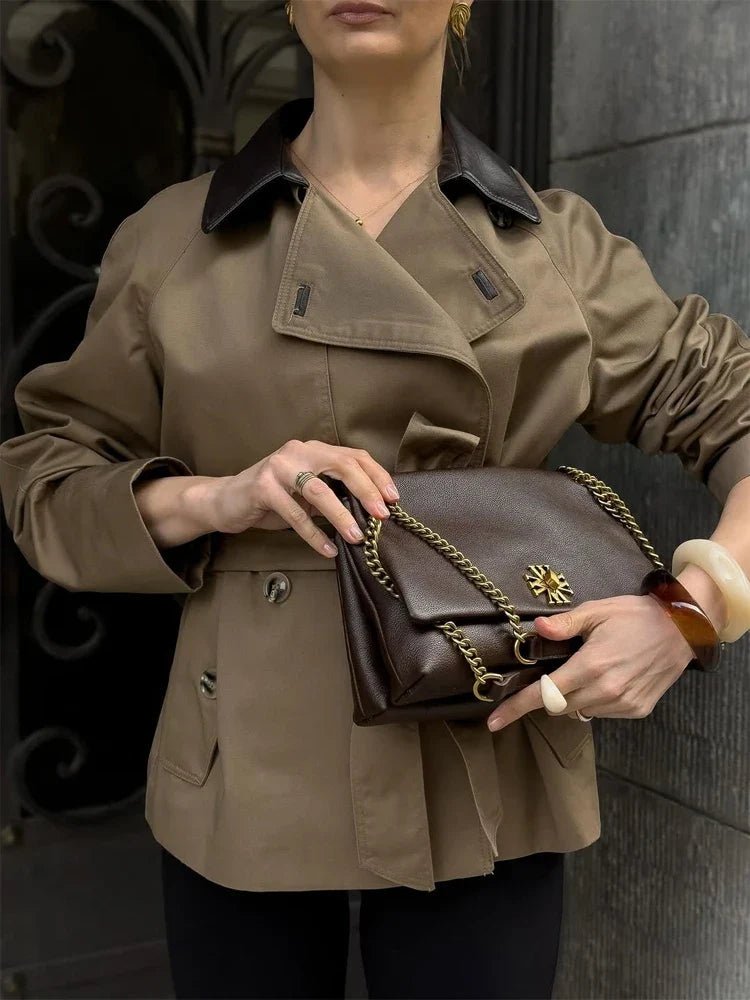 Trenchcoat mit Kunstlederkragen und Gürtel