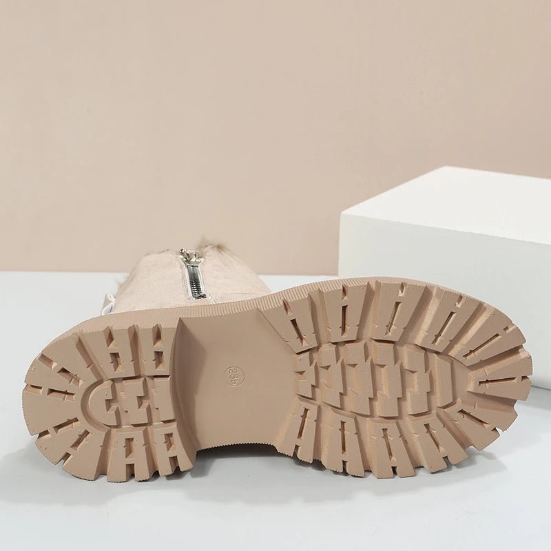 Aeria – Stiefel aus Wildlederimitat