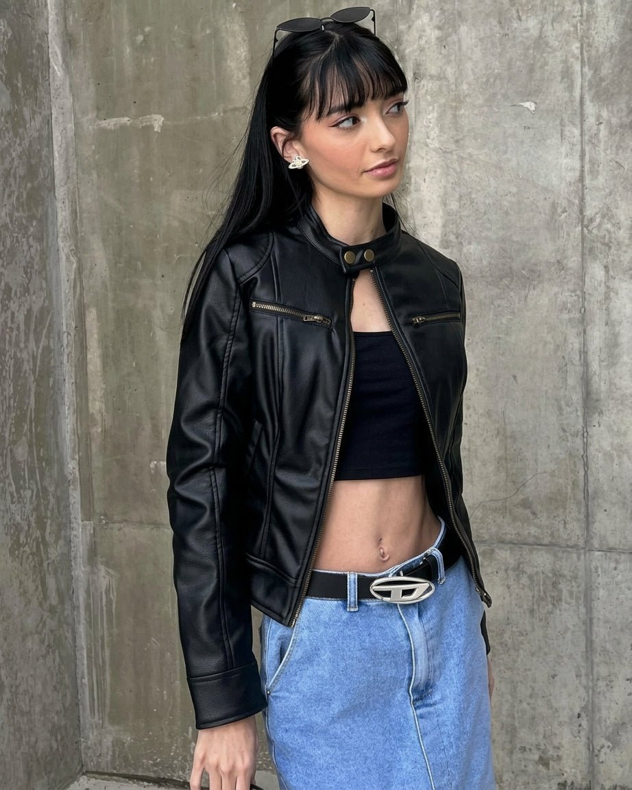 Schmal geschnittene Moto-Jacke aus Kunstleder