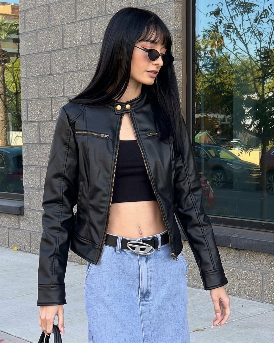 Schmal geschnittene Moto-Jacke aus Kunstleder