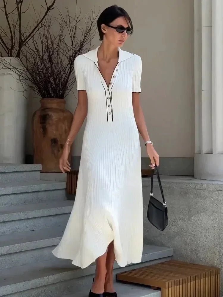 Linda – Fließendes Strick-Midikleid mit halber Knopfleiste