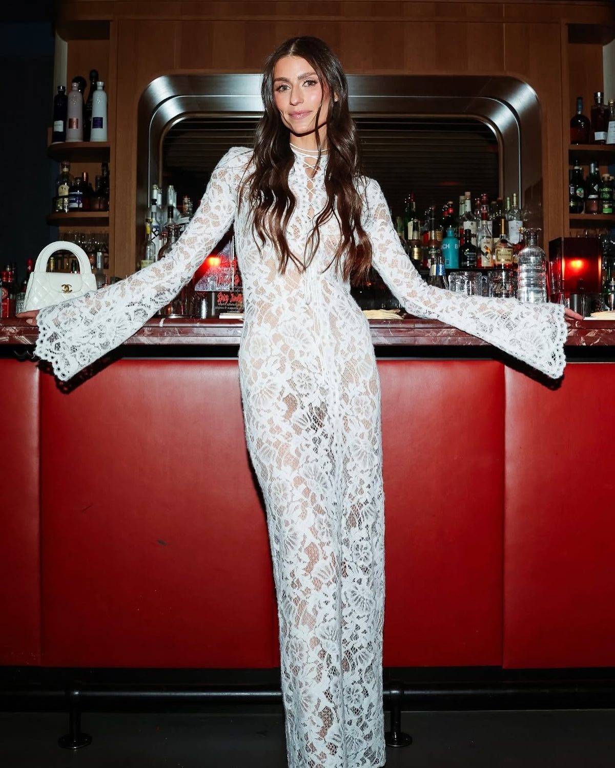 Transparentes Kleid aus französischer Spitze mit Bindebändern