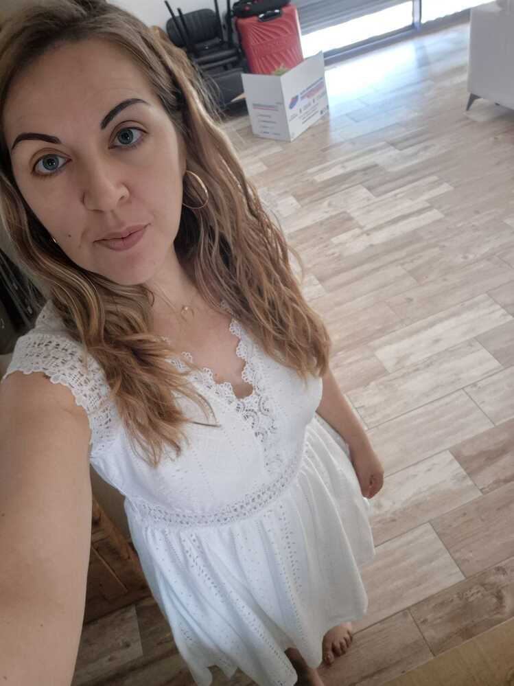 Französisches Spitzen-Kleid mit V-Ausschnitt und Passform