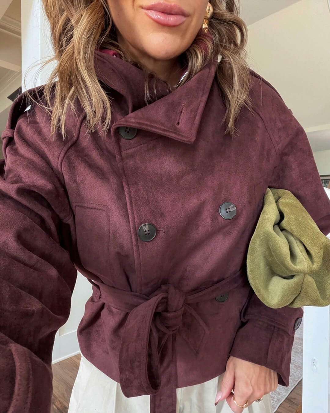 Jacke aus Wildlederimitat mit hohem Kragen und Gürtel