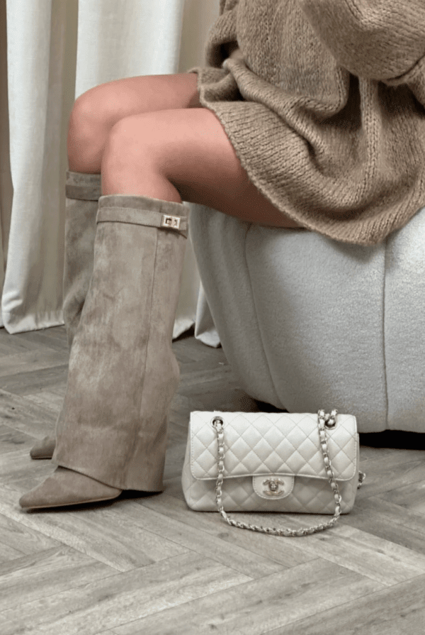 Hohe Stiefeletten aus Wildlederimitat