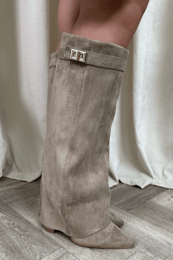 Hohe Stiefeletten aus Wildlederimitat