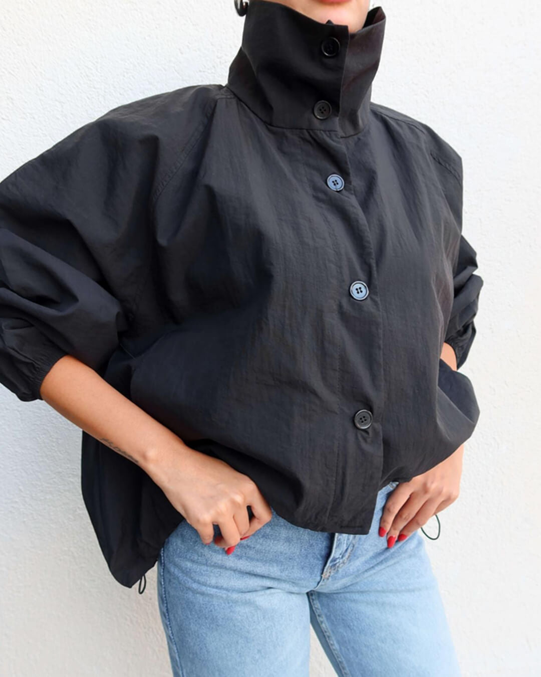 Emilia – Taillierte Jacke mit hohem Kragen