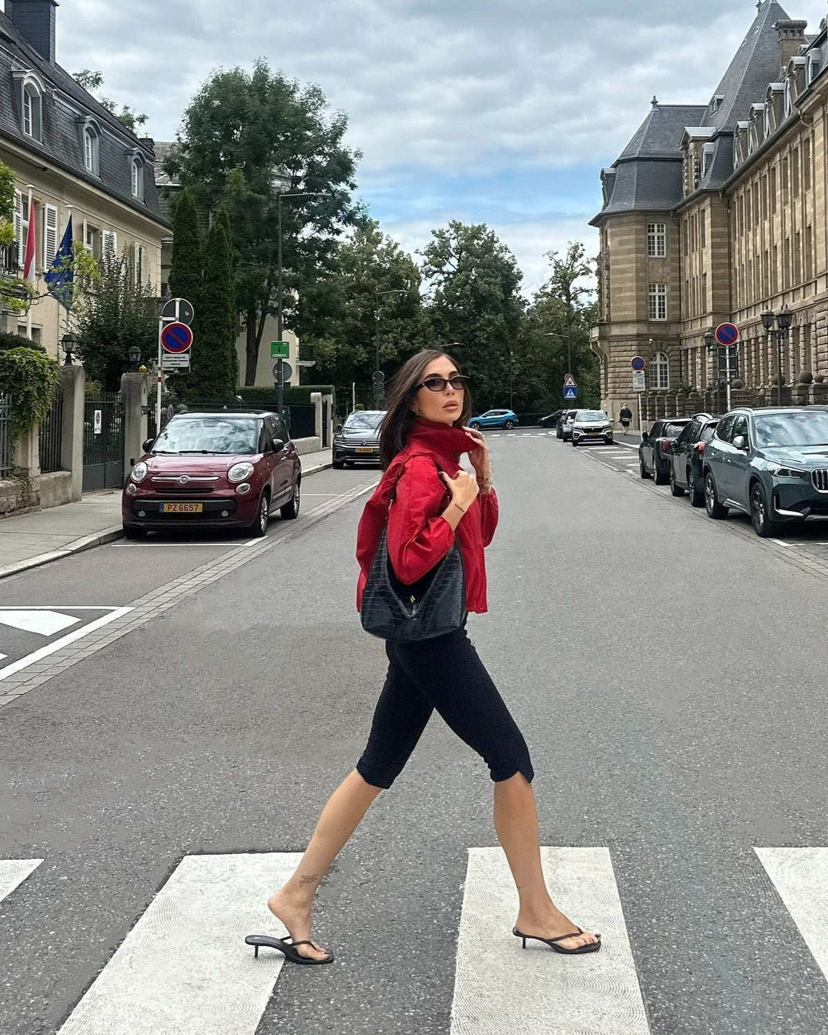 Emilia – Taillierte Jacke mit hohem Kragen