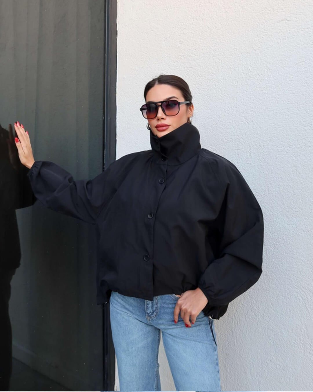 Emilia – Taillierte Jacke mit hohem Kragen