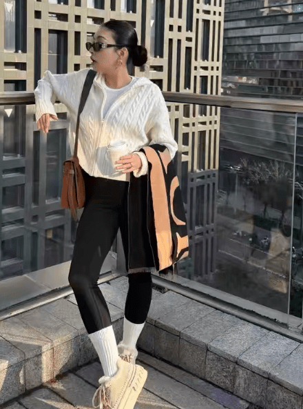 Strickjacke mit hohem Kragen und Reißverschluss