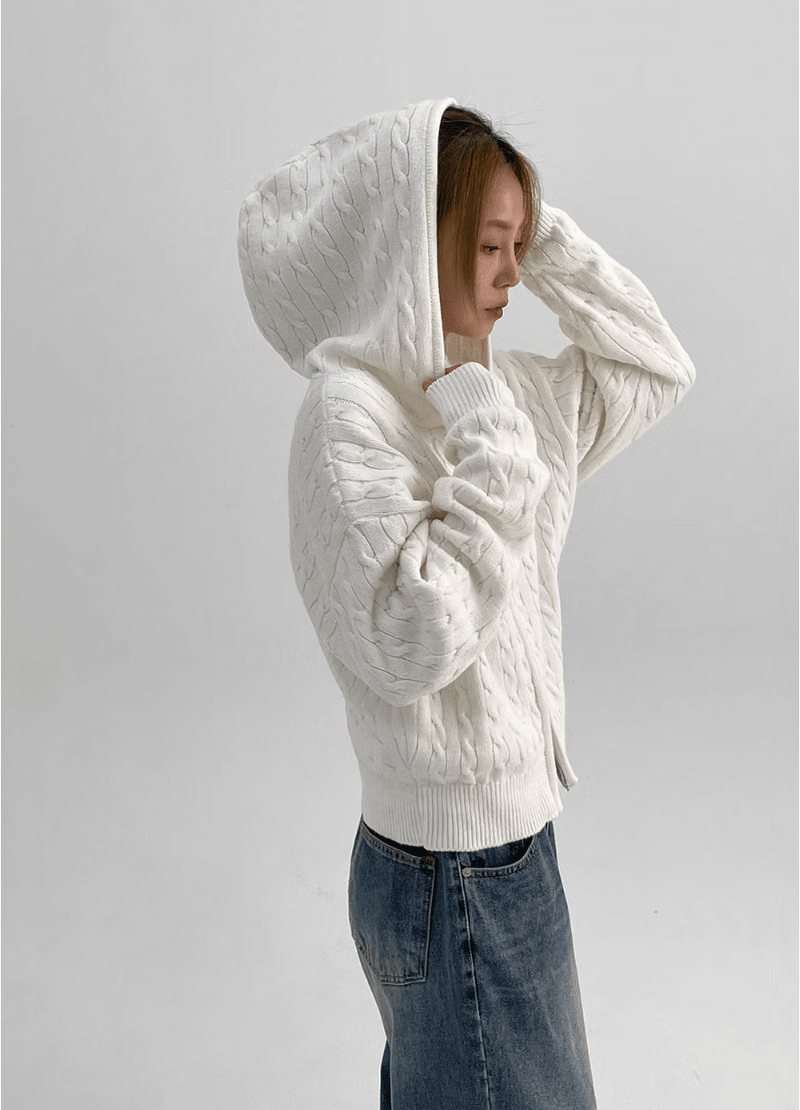 Strickjacke mit hohem Kragen und Reißverschluss