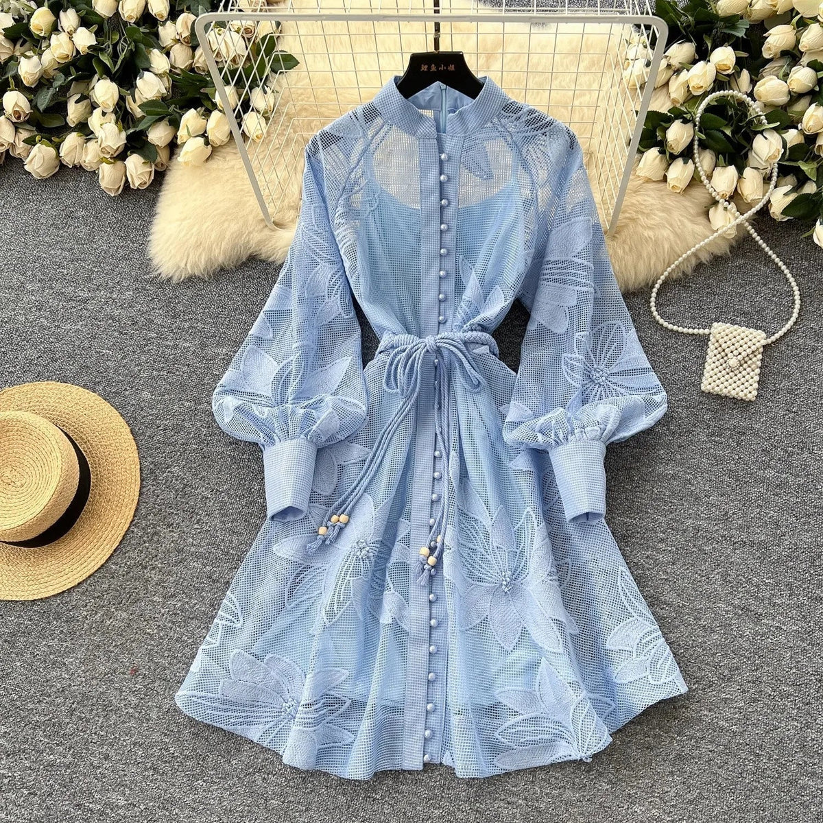 Jessica – Besticktes Spitzenkleid mit Gürtel