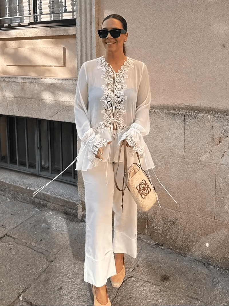 Spitzen-Cardigan mit Glockenärmeln und Cut-out