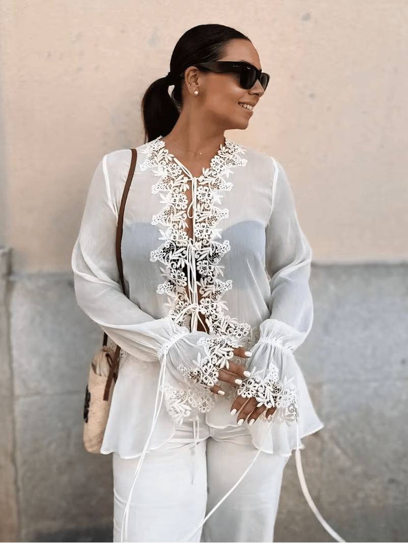 Spitzen-Cardigan mit Glockenärmeln und Cut-out