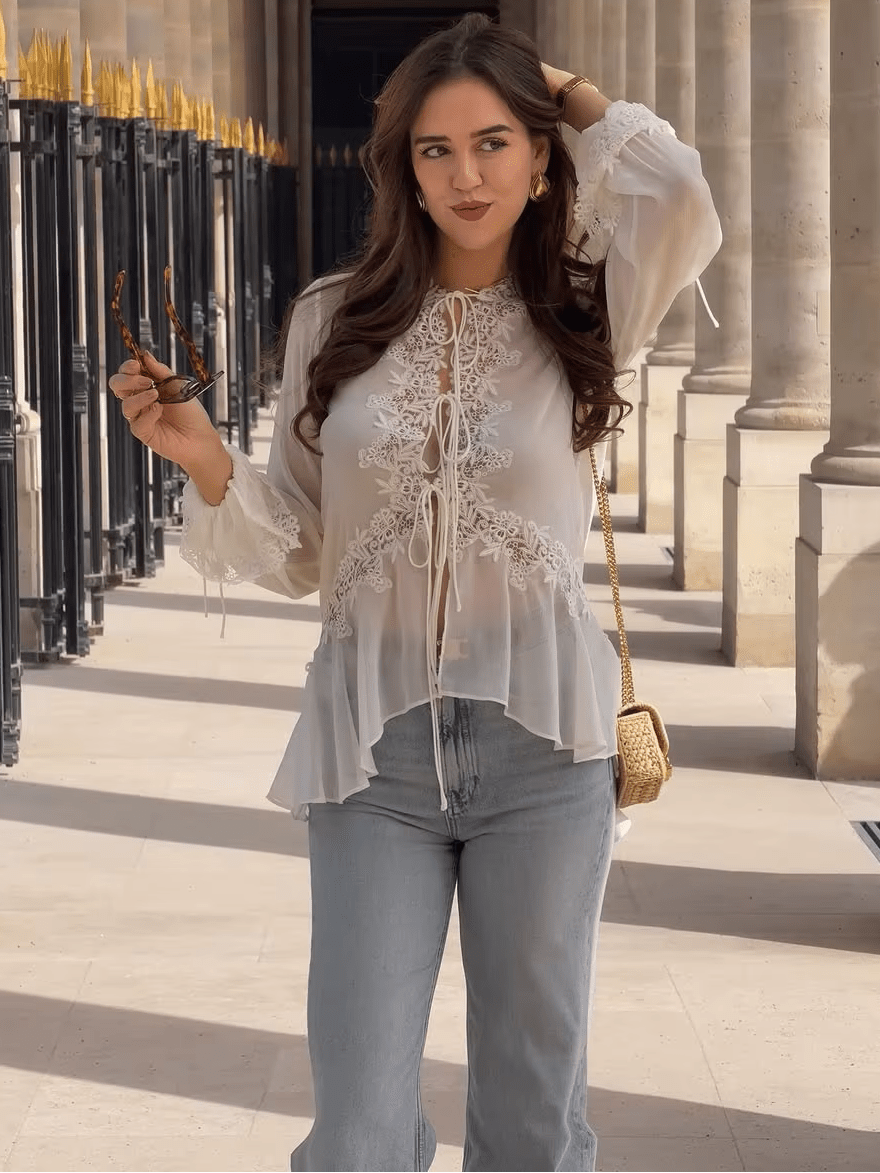Spitzen-Cardigan mit Glockenärmeln und Cut-out