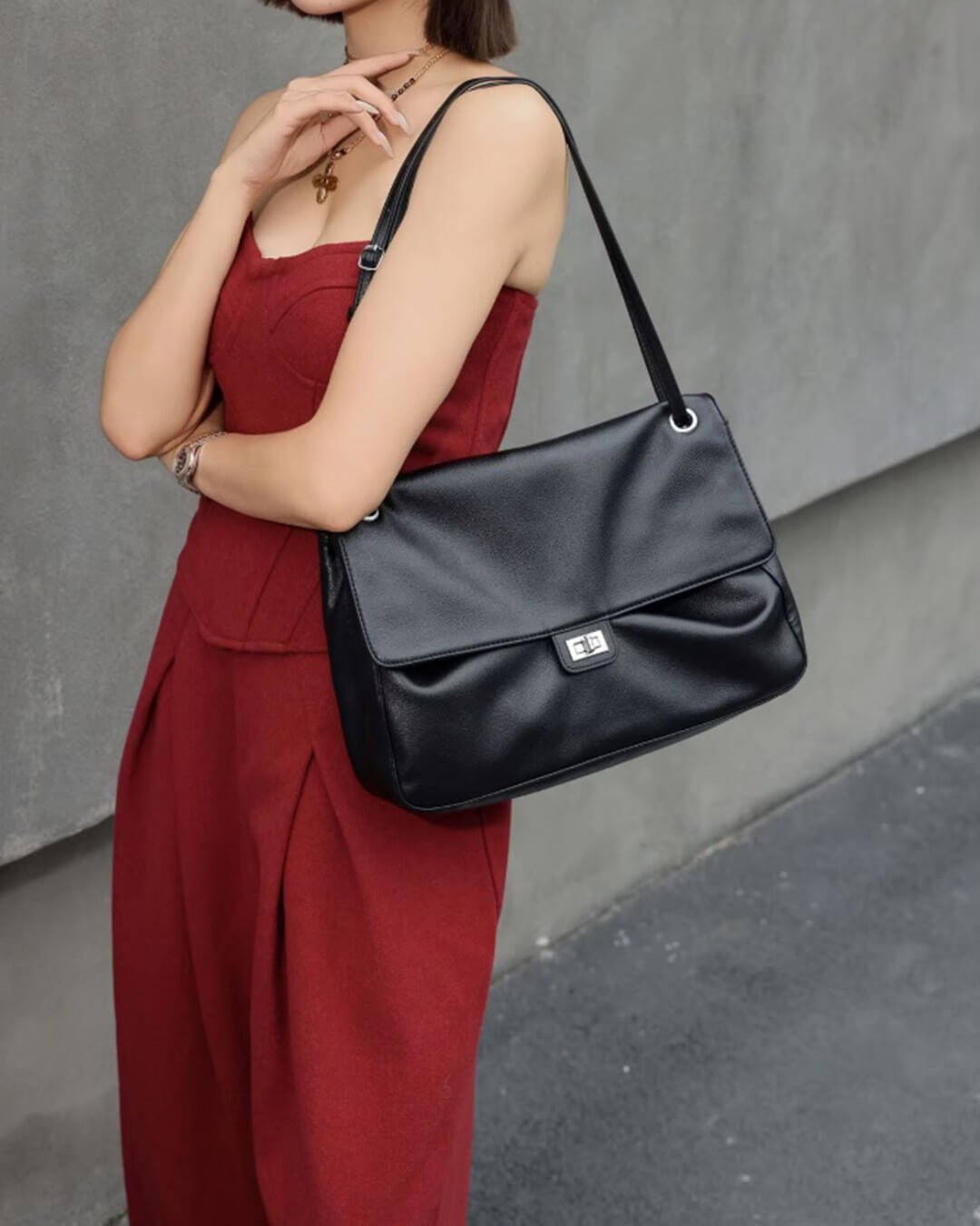 Große Kunstleder-Schultertasche mit Klappe