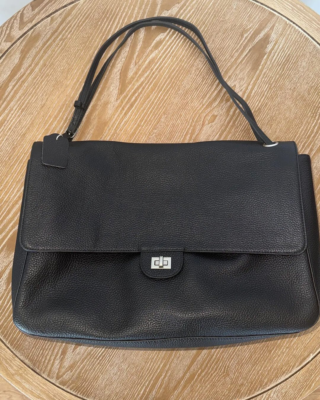 Große Kunstleder-Schultertasche mit Klappe