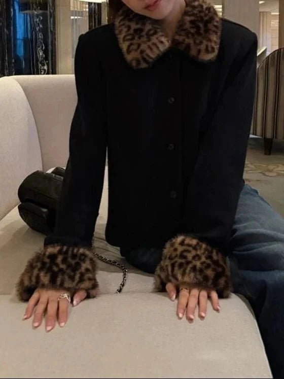Leopardjacke mit Kunstfellbesatz und Knopfleiste
