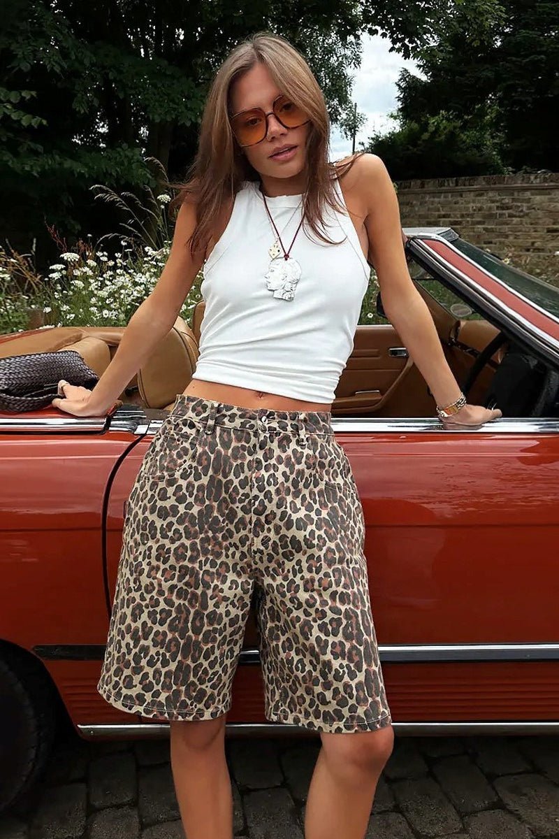 Leoprint knielange Shorts mit tiefer Taille