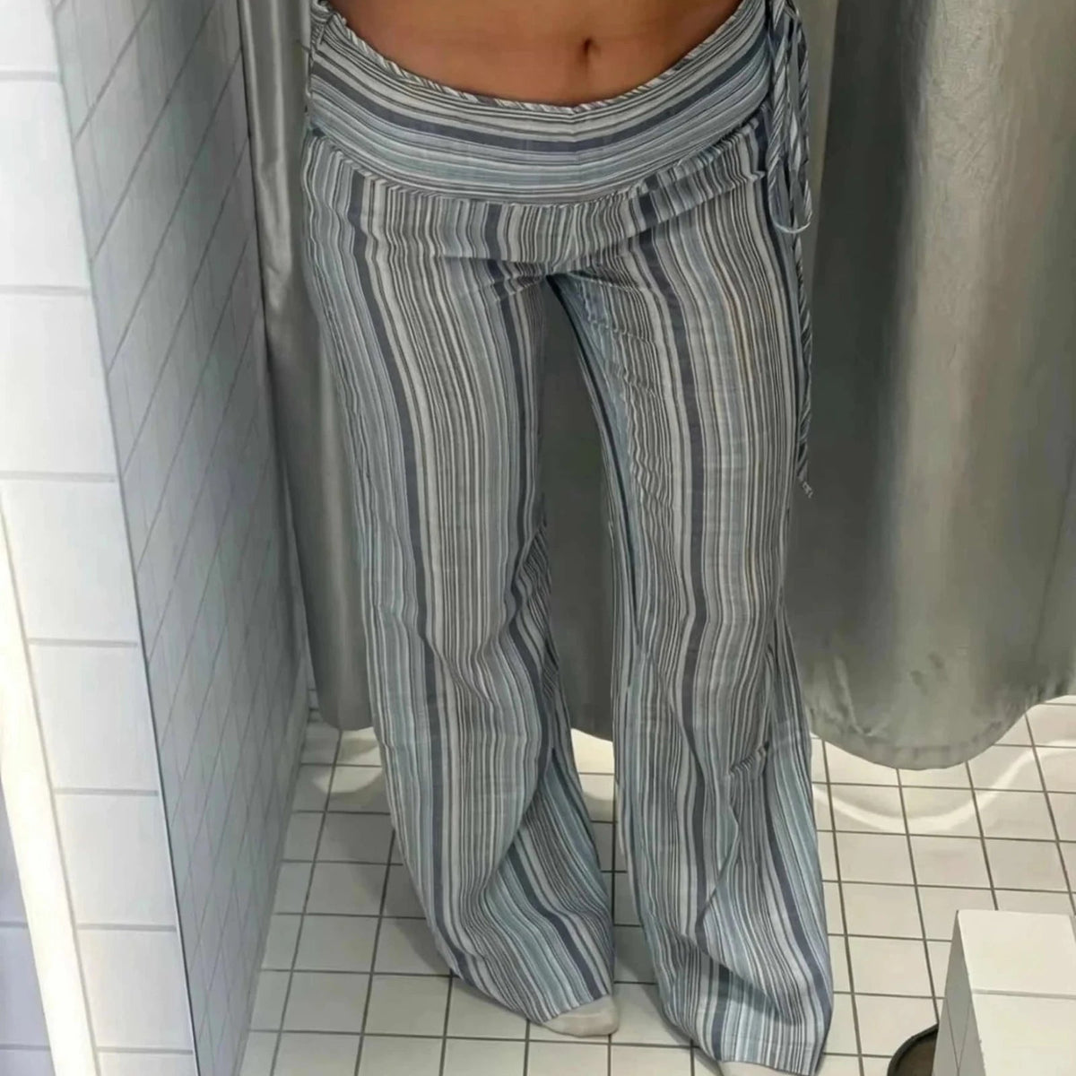 Leichte, gestreifte Low-Rise-Hose