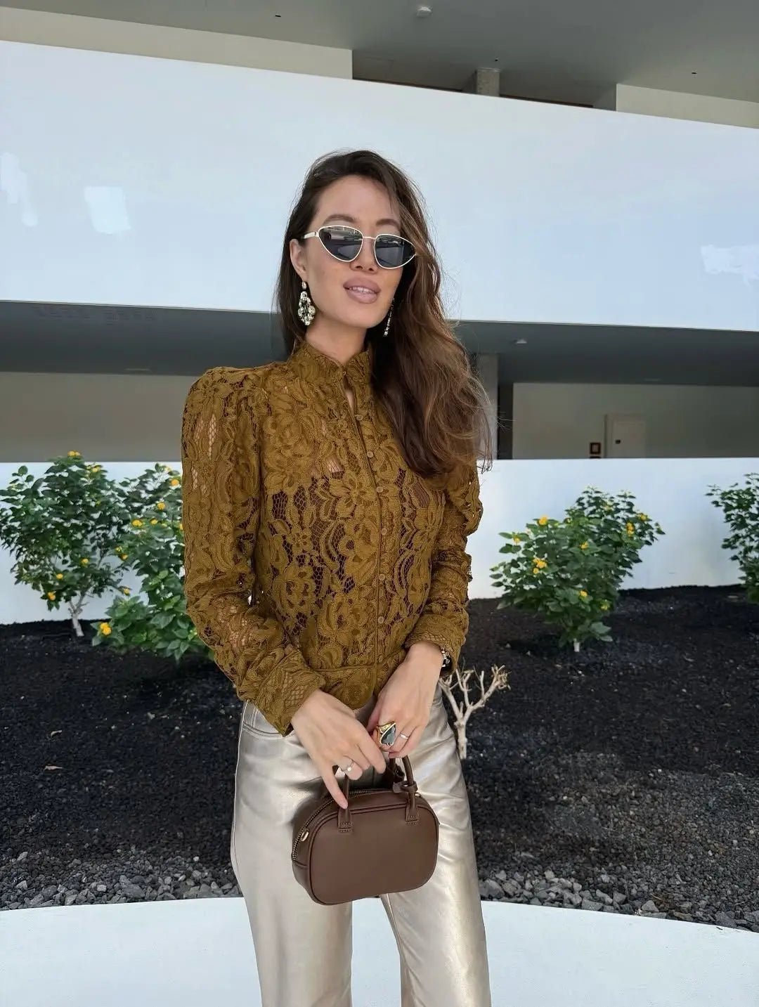 Langärmlige Spitzen-Bluse mit transparentem Effekt