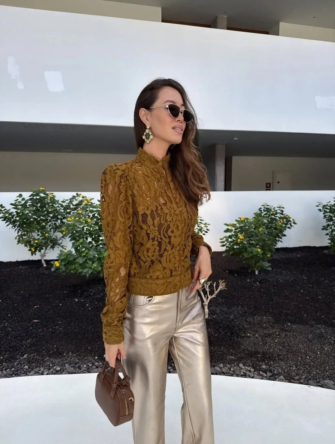Langärmlige Spitzen-Bluse mit transparentem Effekt