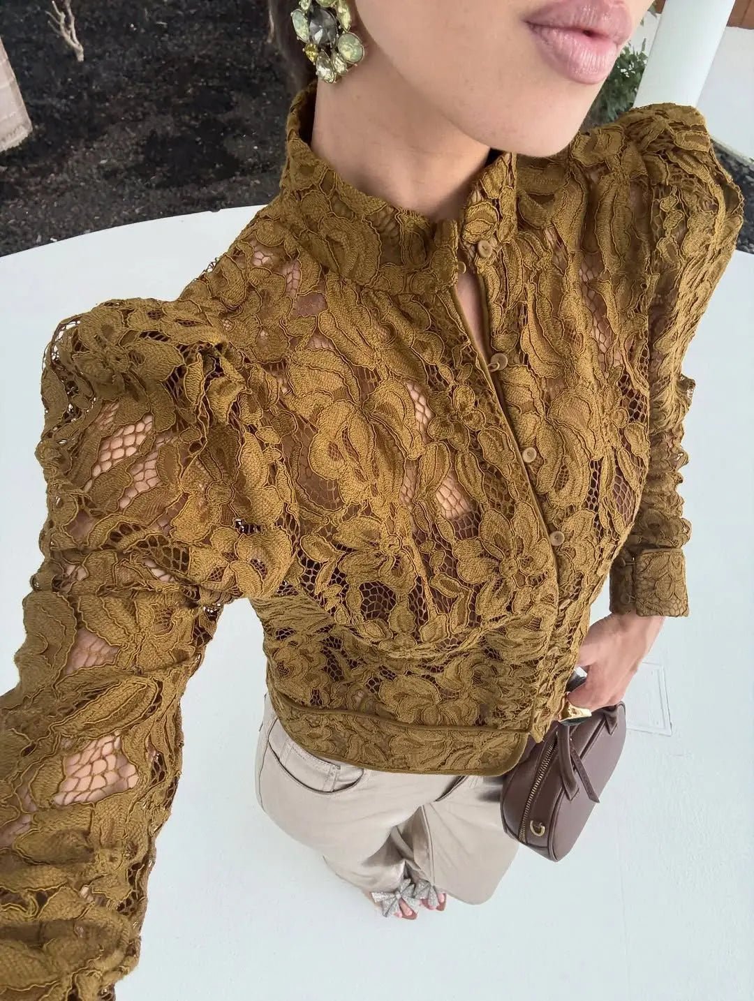 Langärmlige Spitzen-Bluse mit transparentem Effekt