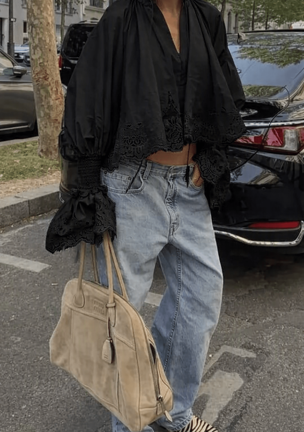 Langärmelige Bluse mit Spitzenbesatz und Stickerei