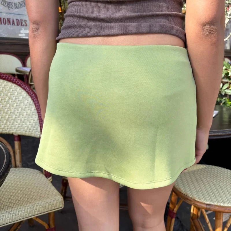 Agafia – Figurbetonter Mini-Skort mit tiefem Bund