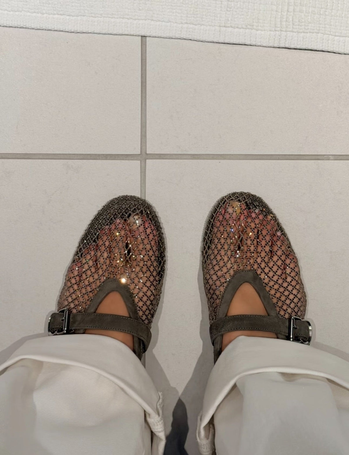 Mary Jane Ballerinas mit Strassbesatz aus Mesh