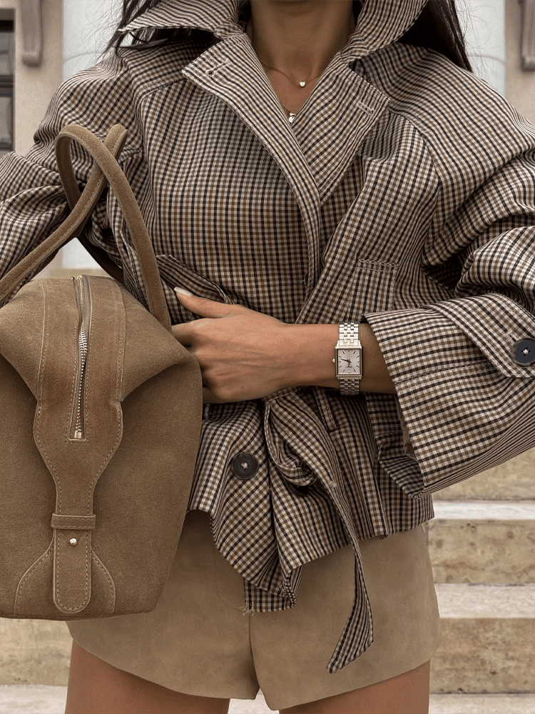 Karierter Trenchcoat mit hohem Kragen