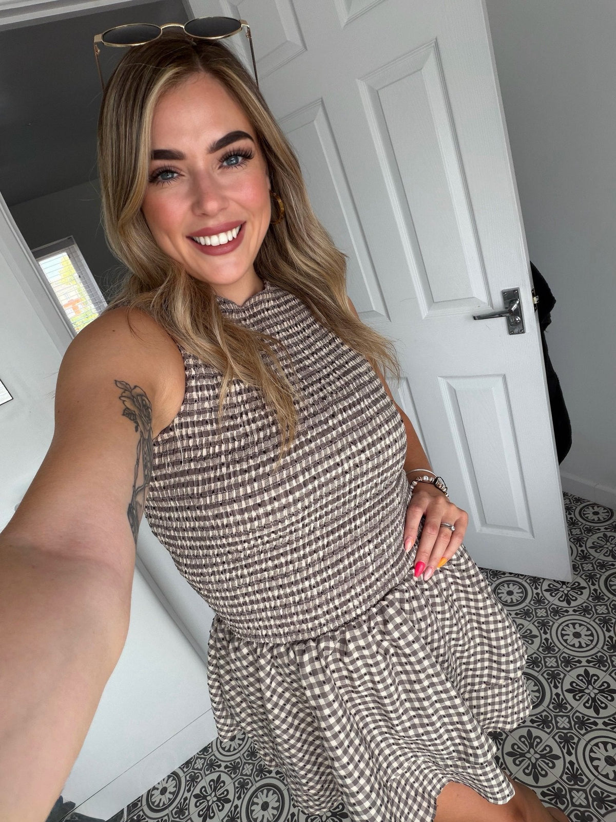 Kariertes, gerafftes Lagen-Minikleid