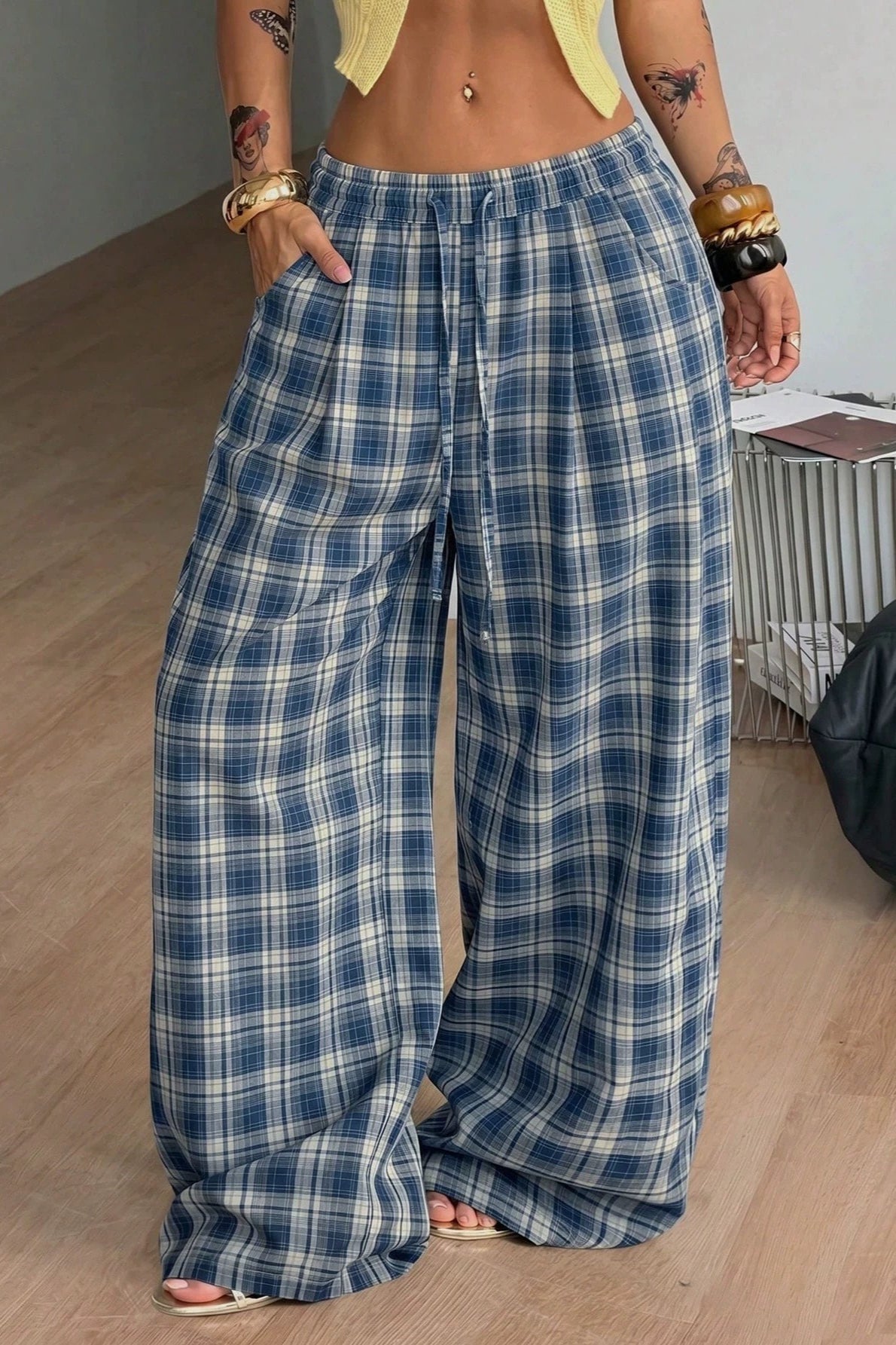 Weite karierte Hose mit Kordelzug