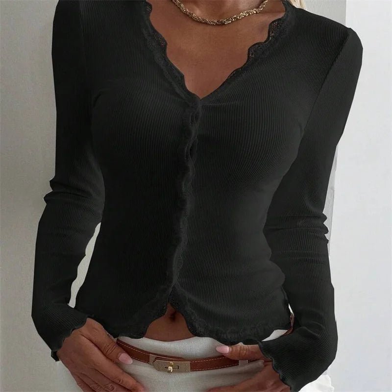 Amy – Rippenstrick-Bluse mit Spitzenbesatz und V-Ausschnitt
