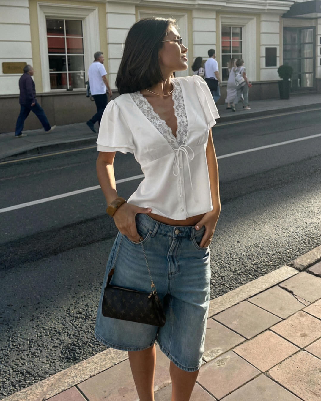 Rochelle – Kurzarmtop aus Spitze mit V-Ausschnitt