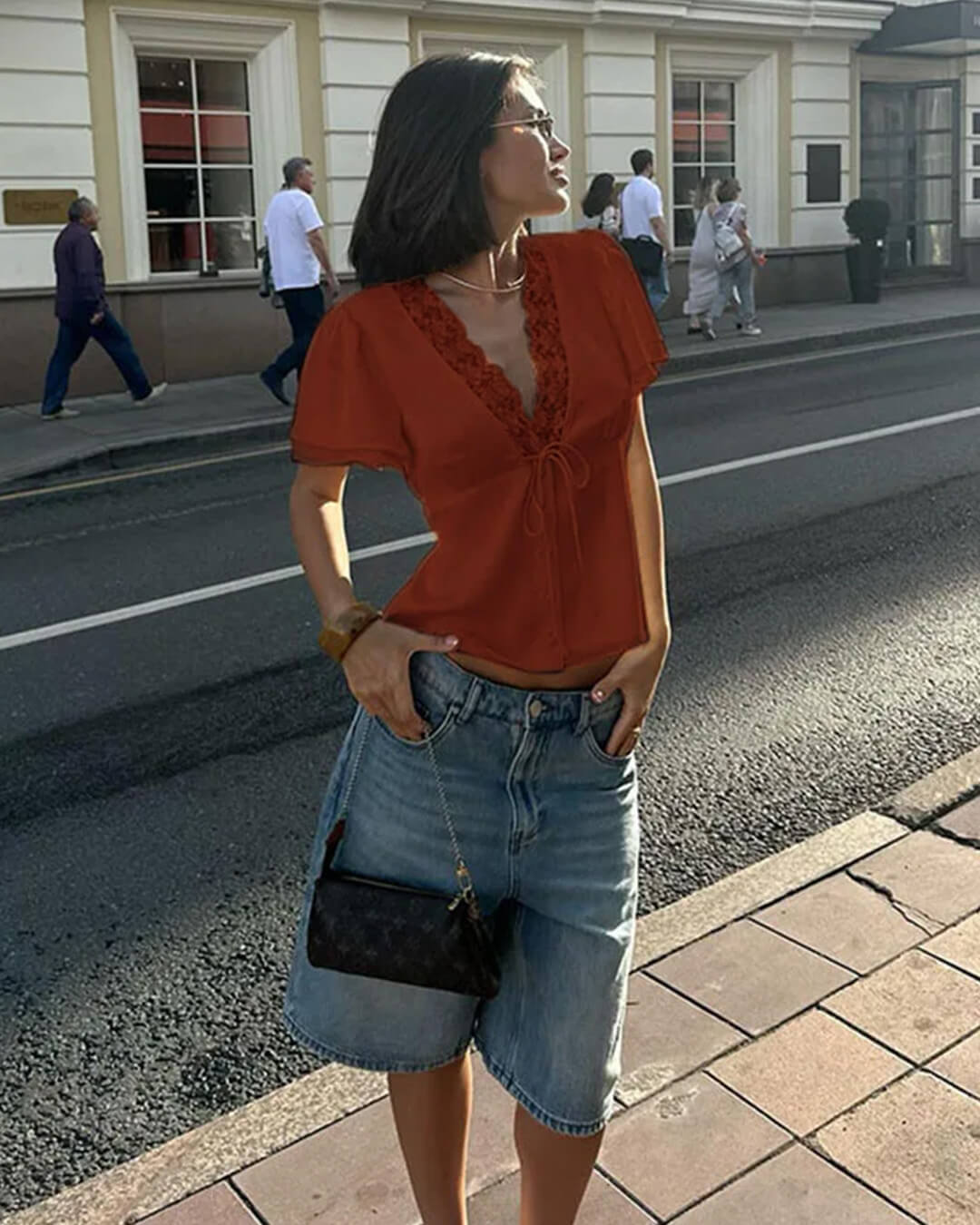Rochelle – Kurzarmtop aus Spitze mit V-Ausschnitt