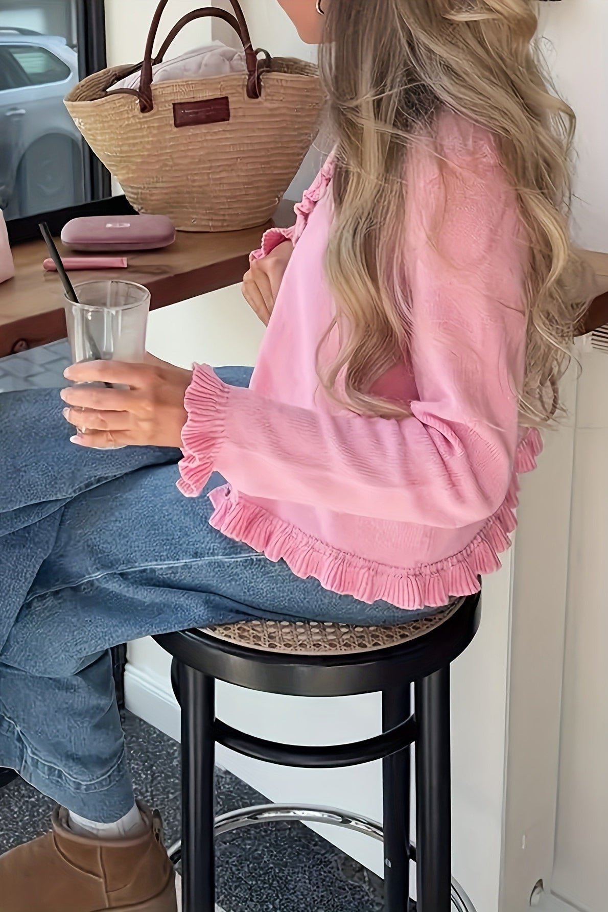 Agne – Strickjacke mit Rundhalsausschnitt und Rüschen