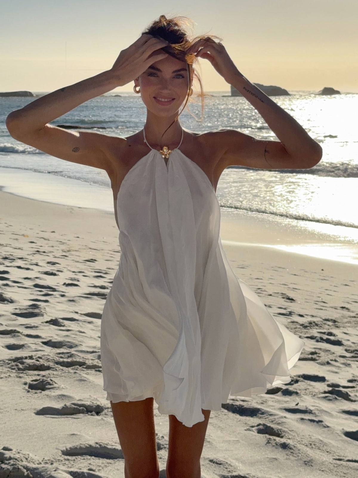 Rückenfreies Neckholder-Strandkleid mit Rüschen