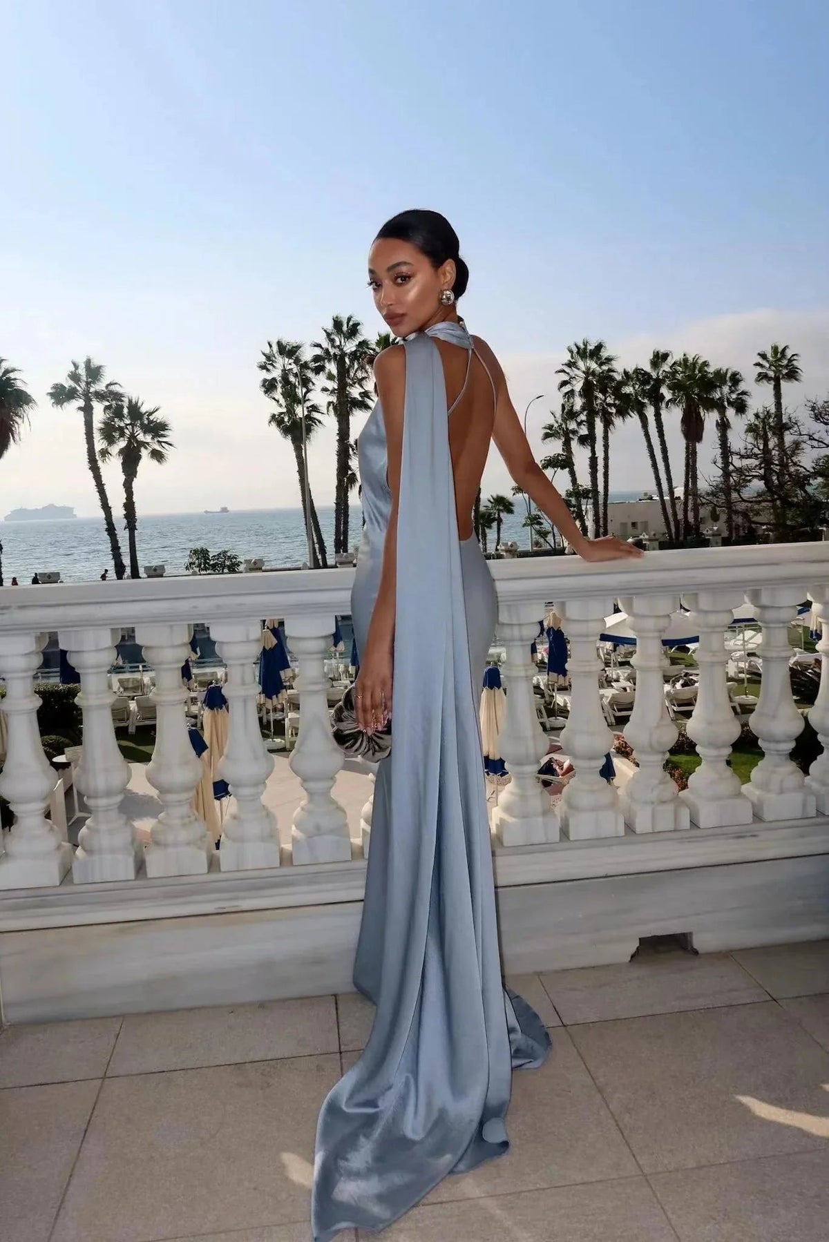 Sarah – Rückenfreies Abendkleid mit Satinschleife
