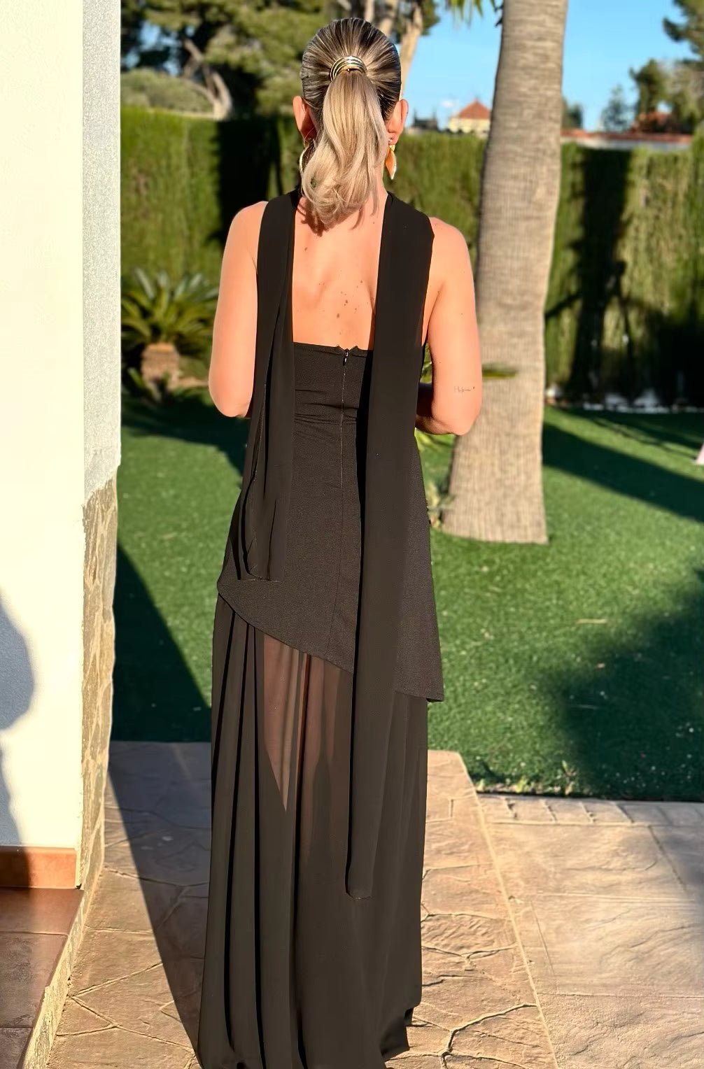 Transparentes, asymmetrisches, trägerloses Maxikleid