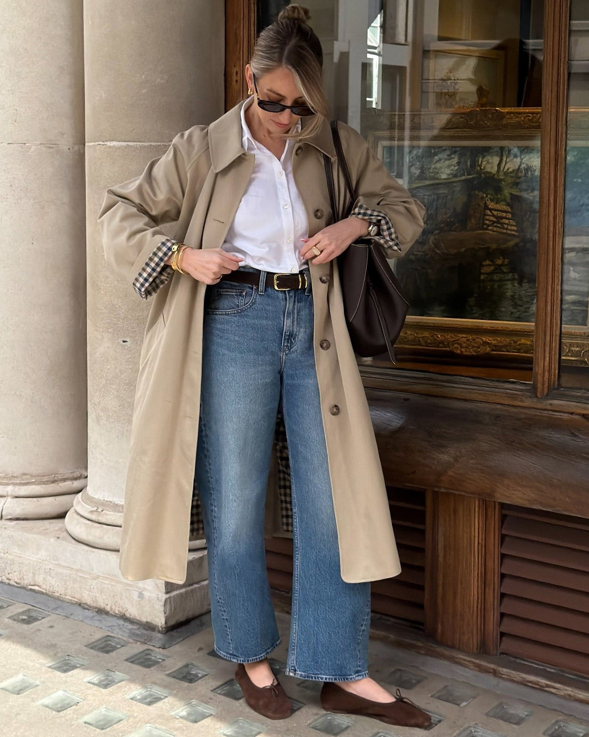 Klassischer langer zweireihiger Trenchcoat