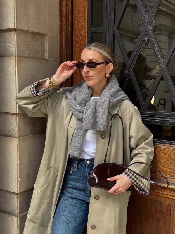 Klassischer langer zweireihiger Trenchcoat