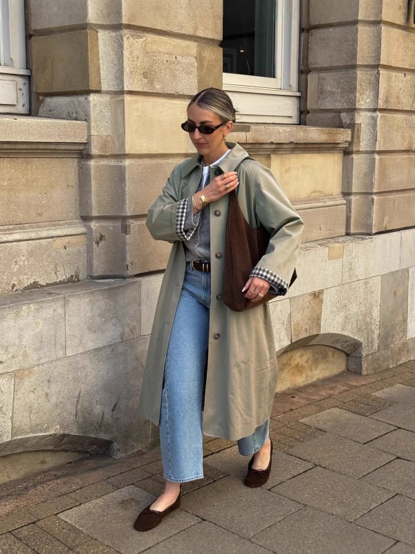 Klassischer langer zweireihiger Trenchcoat