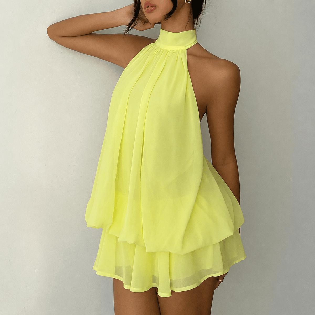 Emilia – Ärmelloses, rückenfreies Neckholder-Minikleid