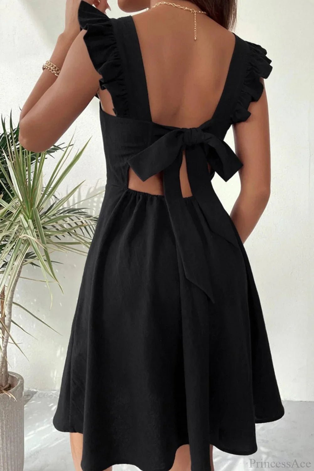 Ärmelloses Mini-Kleid mit Rüschen und Schnürung am Rücken