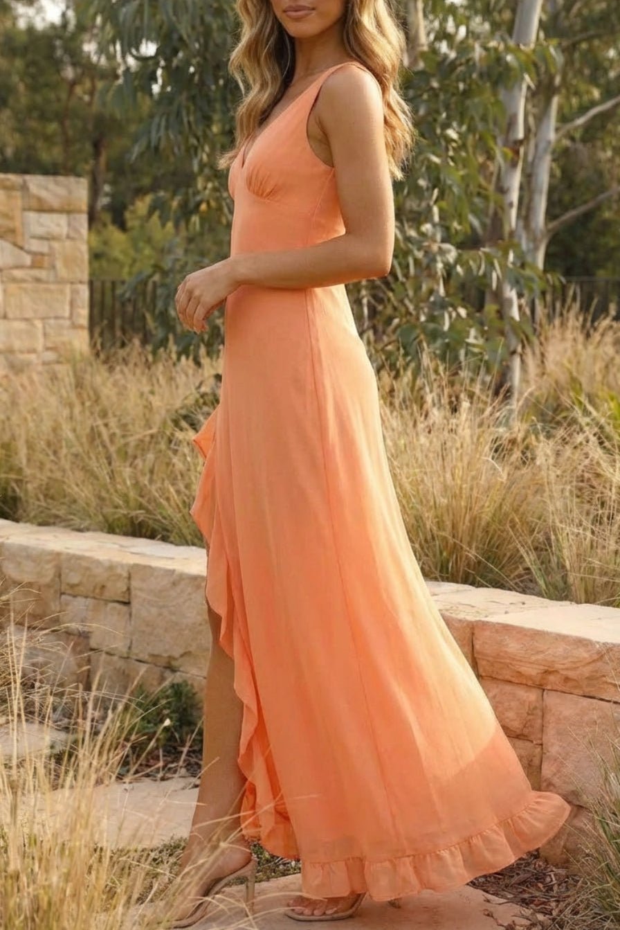 Agrafena – ärmelloses Maxi-Kleid mit Rüschen und Schlitz