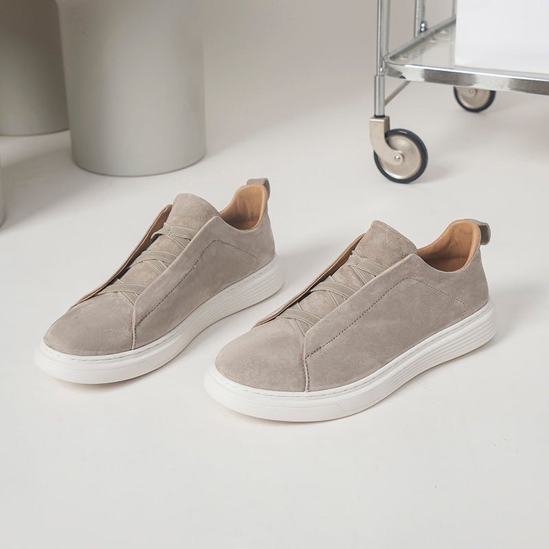 Agrousa – Sneaker in Velourslederoptik mit dreifachen Nähten