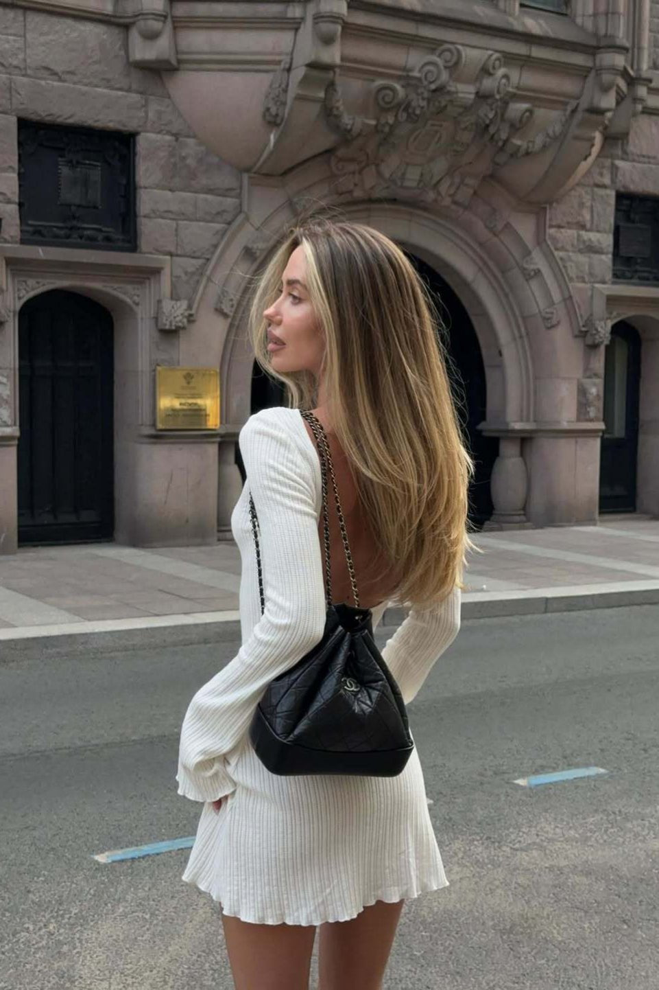 Claudia – Rückenfreies Minikleid aus weichem Strick