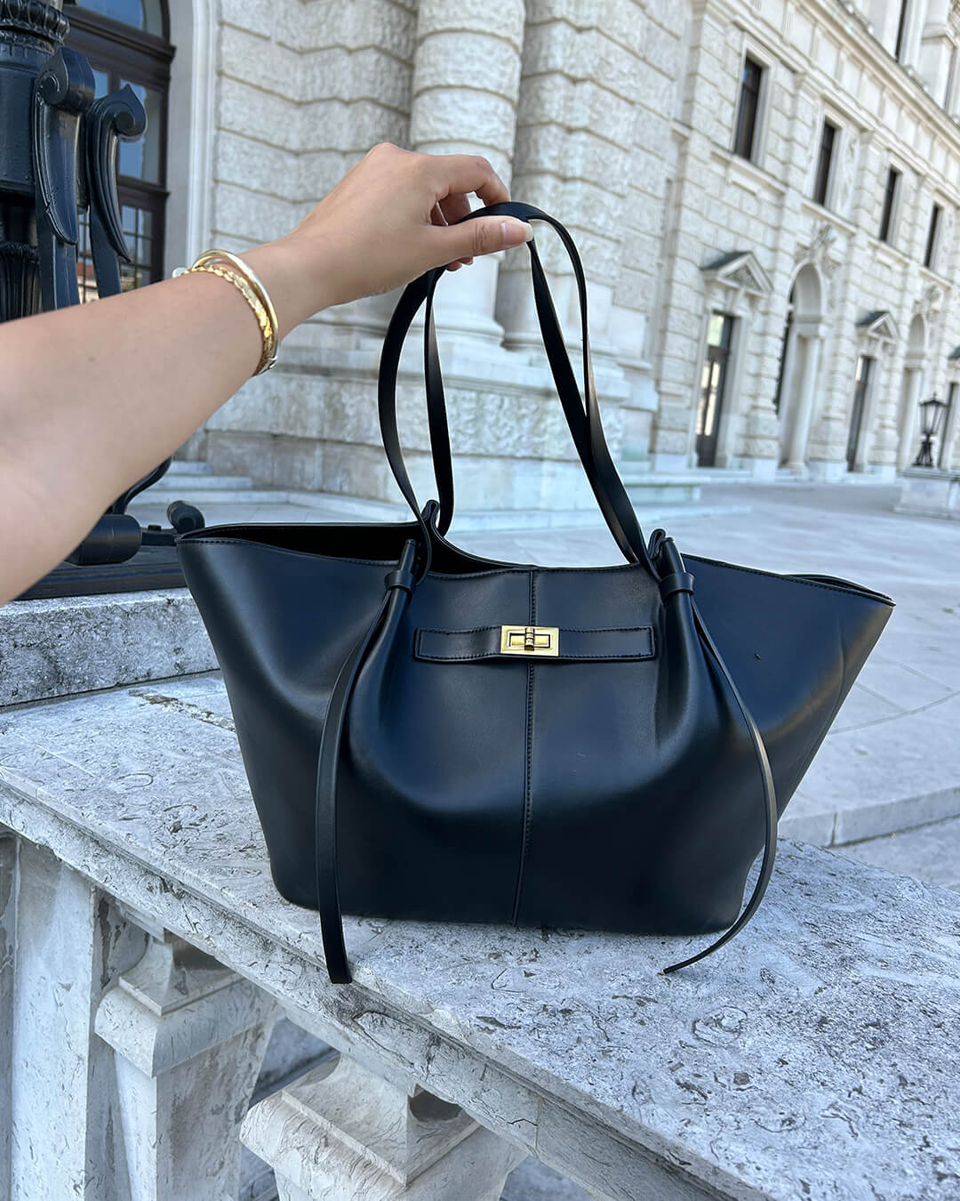 Geräumige Shopper Bag aus veganem Leder