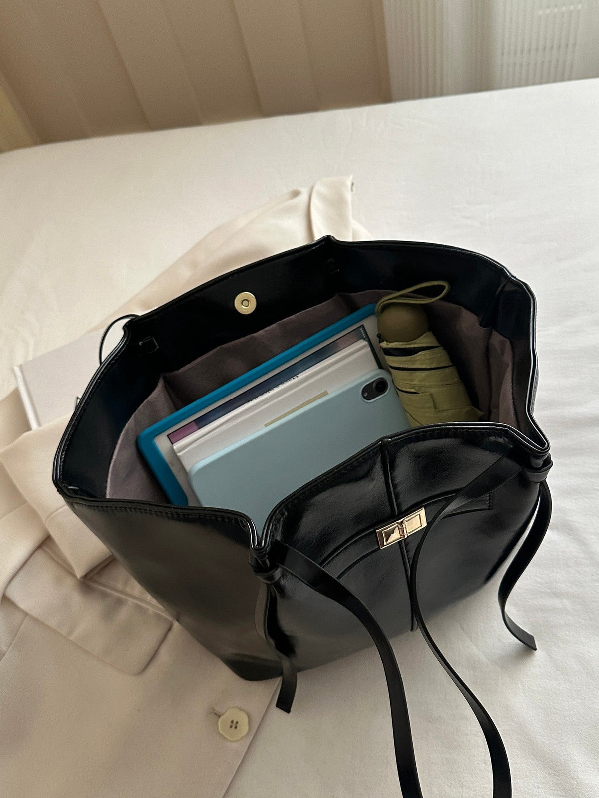 Geräumige Shopper Bag aus veganem Leder